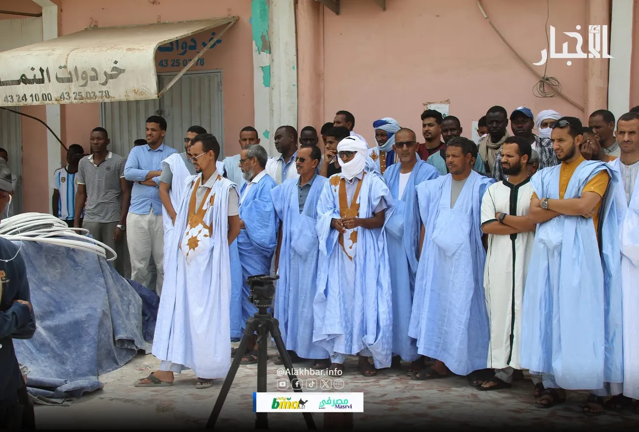 تجار الخردوات بالسوق المركزي يحتجون على مشروع "محطة الحافلات"