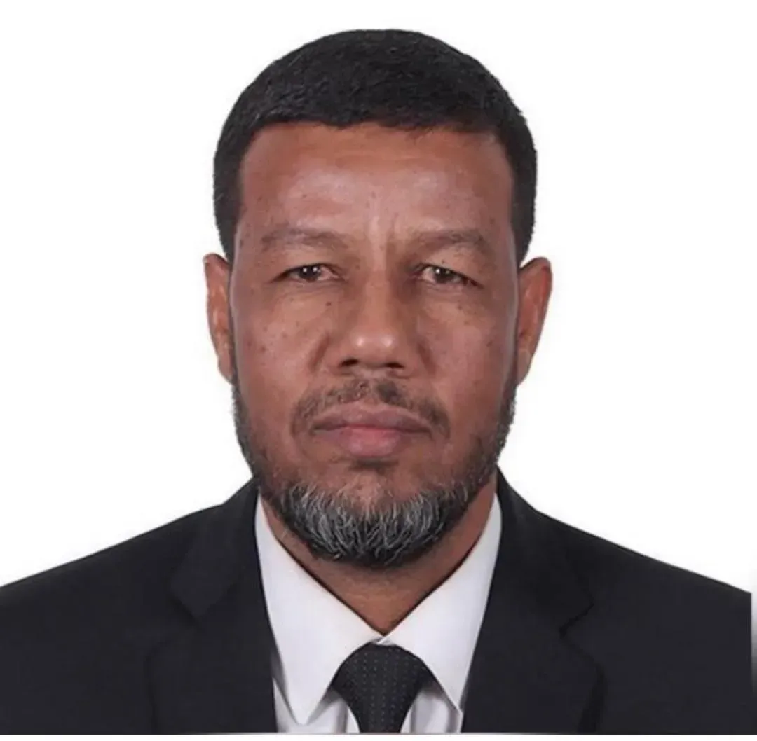 هل نحن نبني رجال دولة أم دولة رجال؟