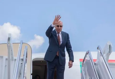 بعد مباحثات مع واتارا غزواني يغادر أبيدجان عائدا إلى نواكشوط