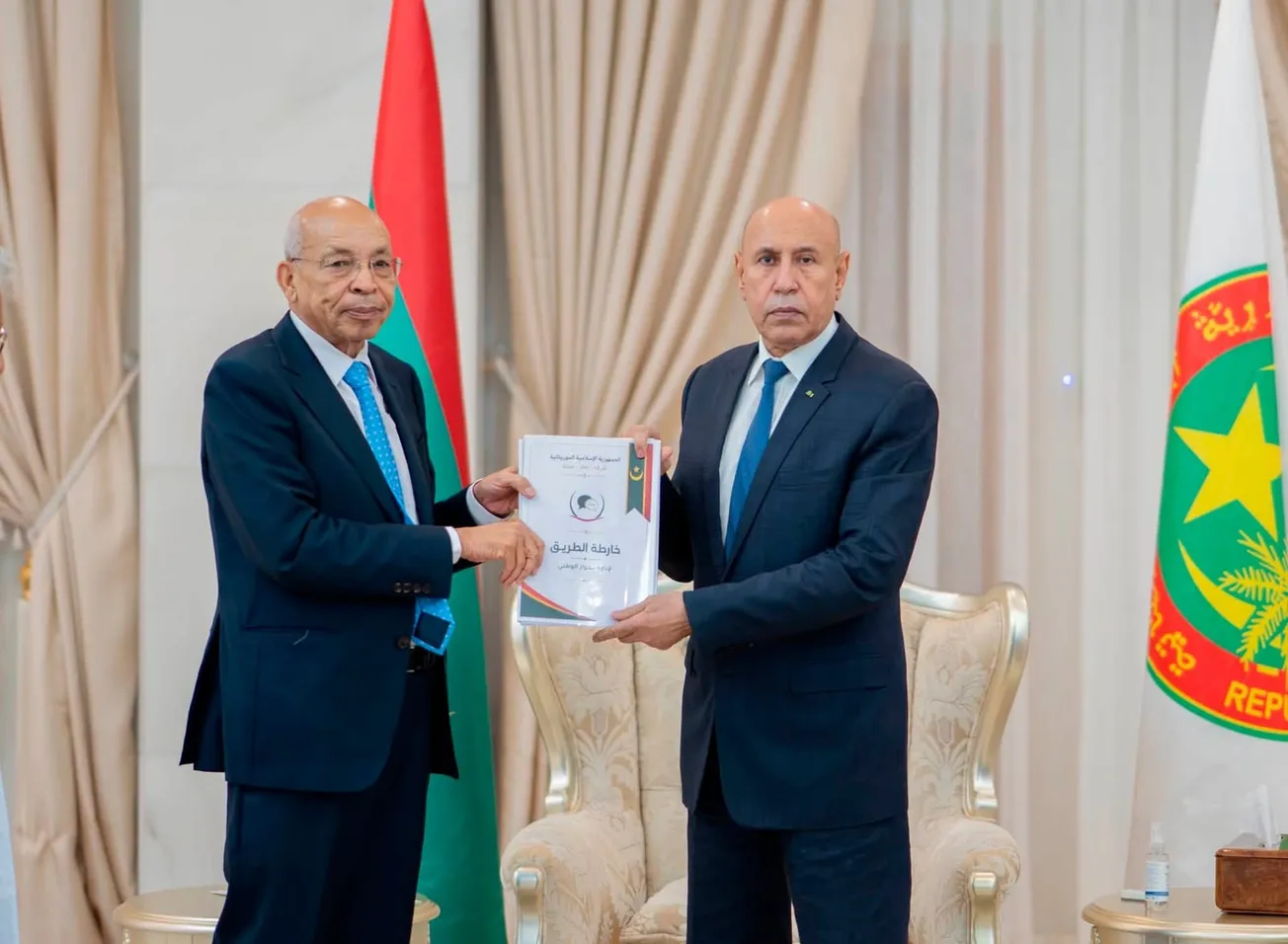 غزواني يستقبل منسق الحوار موسى فال