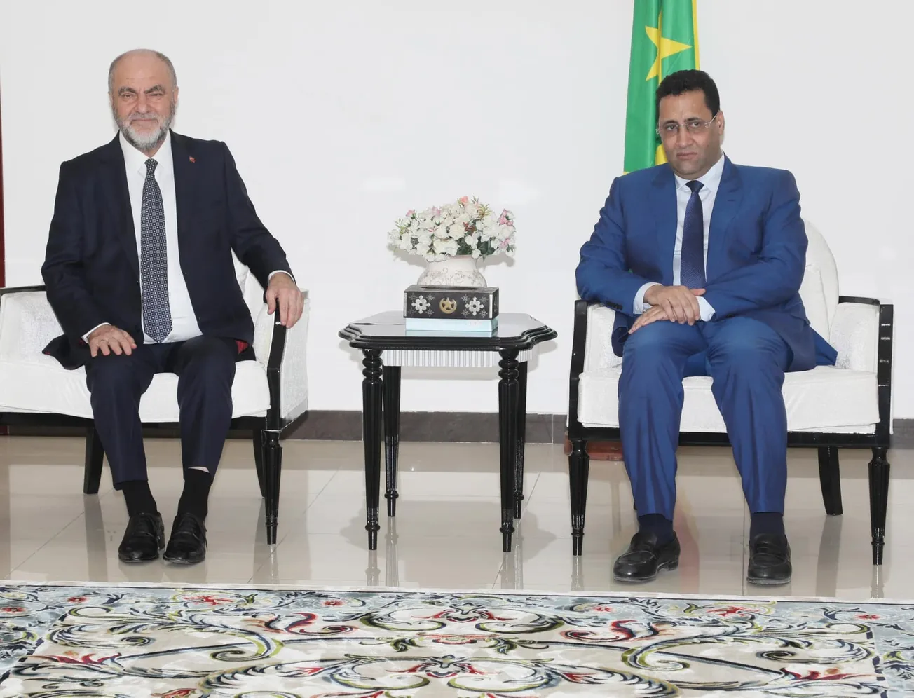 الوزير الأول يجري مباحثات مع سفير تركيا