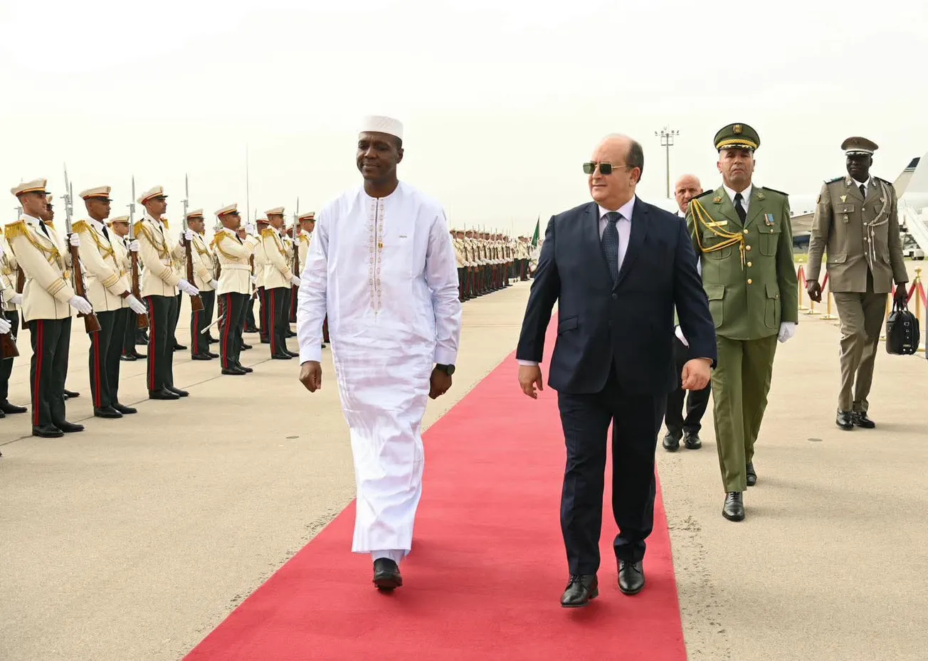 الوزير الأول المالي يبدأ زيارة عمل إلى الجزائر