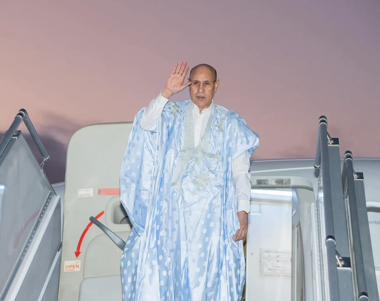 غزواني يغادر إلى ولاية آدرار في زيارة تشمل كل مقاطعاتها