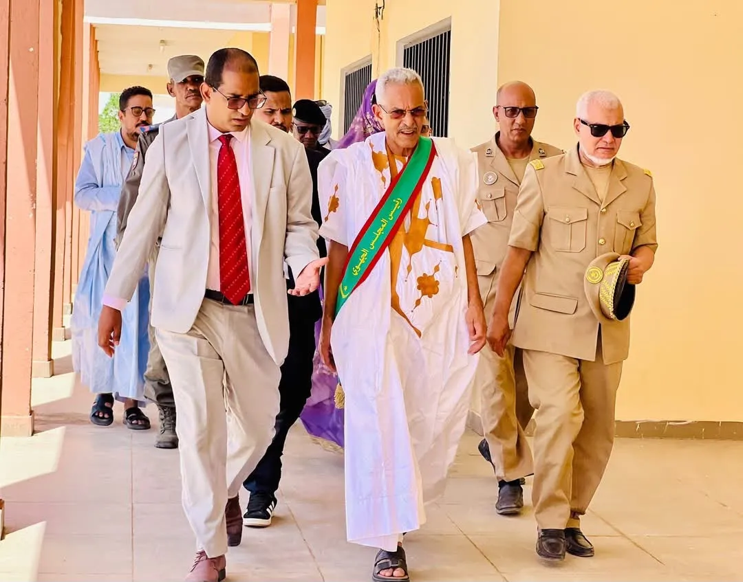 ولد الشيخ أحمد يقدم جهازي تصفية كلى لمركز استطباب أطار