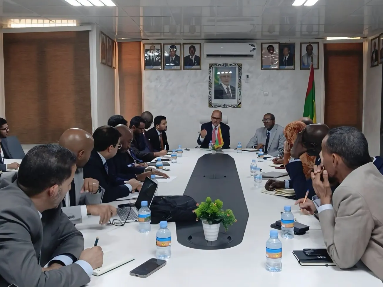 مدير الضرائب يلزم البنوك بتطبيق سقف الضريبة على التحويلات