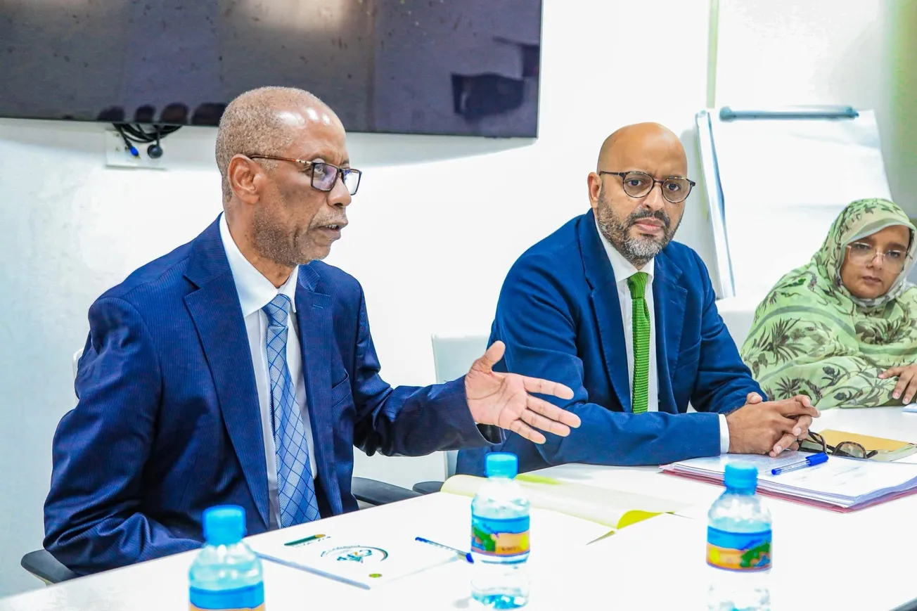 المالية تبحث مع محاسبي المؤسسات العمومية تعزيز الانضباط وتطوير الأداء