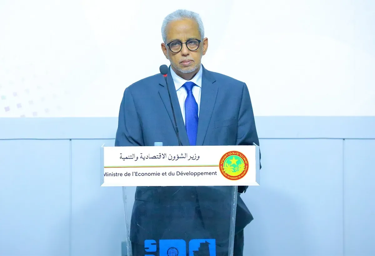 وزير الاقتصاد يغادر إلى الدوحة للمشاركة في اجتماعات البنك الآسيوي