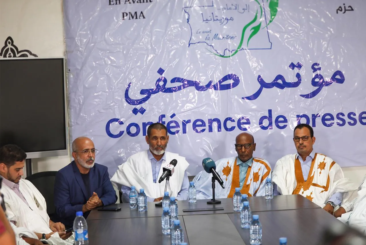 دفاع اللواء المتقاعد لبات ولد المعيوف يلوح باللجوء للجنائية الدولية