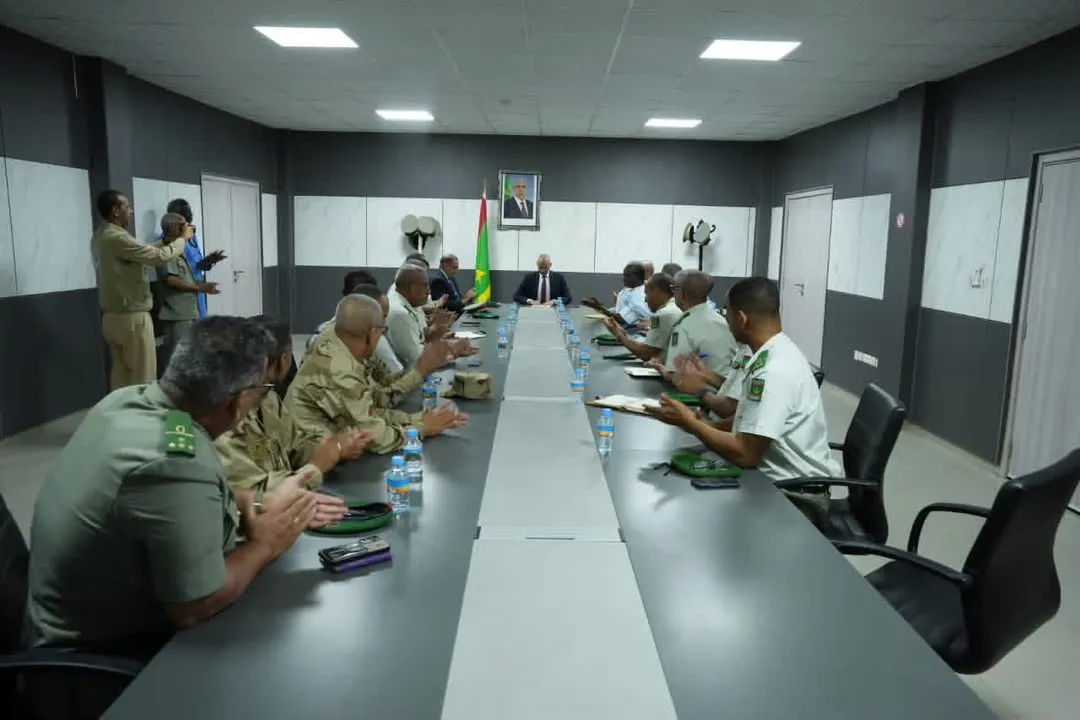 وزير الدفاع المقال يودع كبار القادة العسكريين وينوه بأدائهم