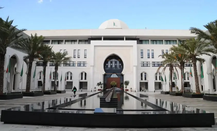 الجزائر تأسف لعدم تجديد ولاية "المينوروسو" وتتمسك بحل سياسي عادل