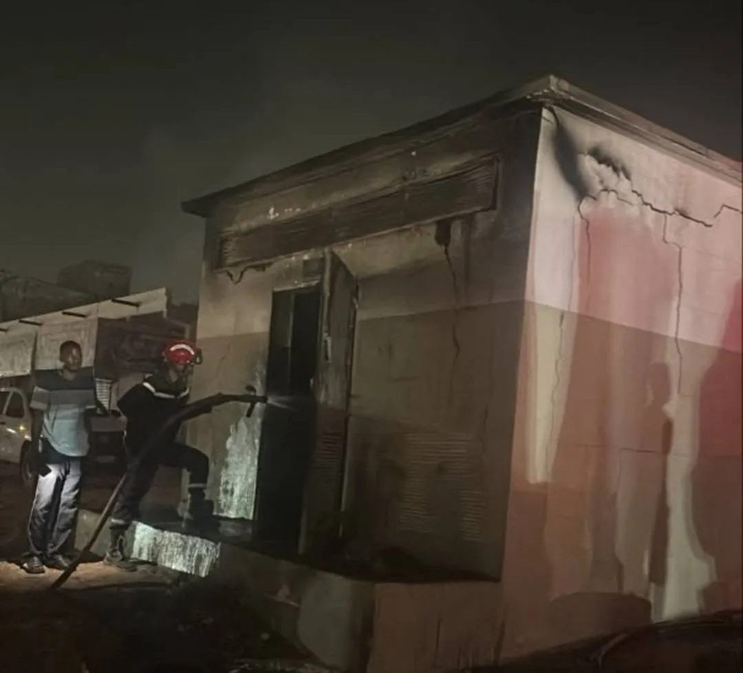 حريق في بيت محول كهربائي يتسبب في انقطاع الخدمة عن أحياء بـ "تيارت"