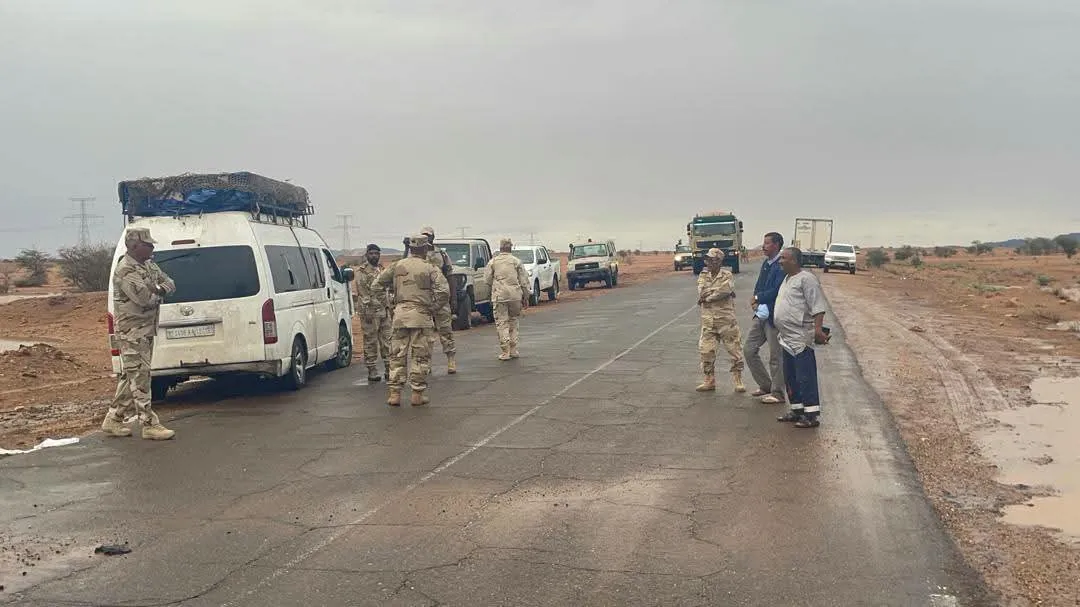 الجيش يساعد متضررين مع مياه الأمطار بين افديرك وتواجيل