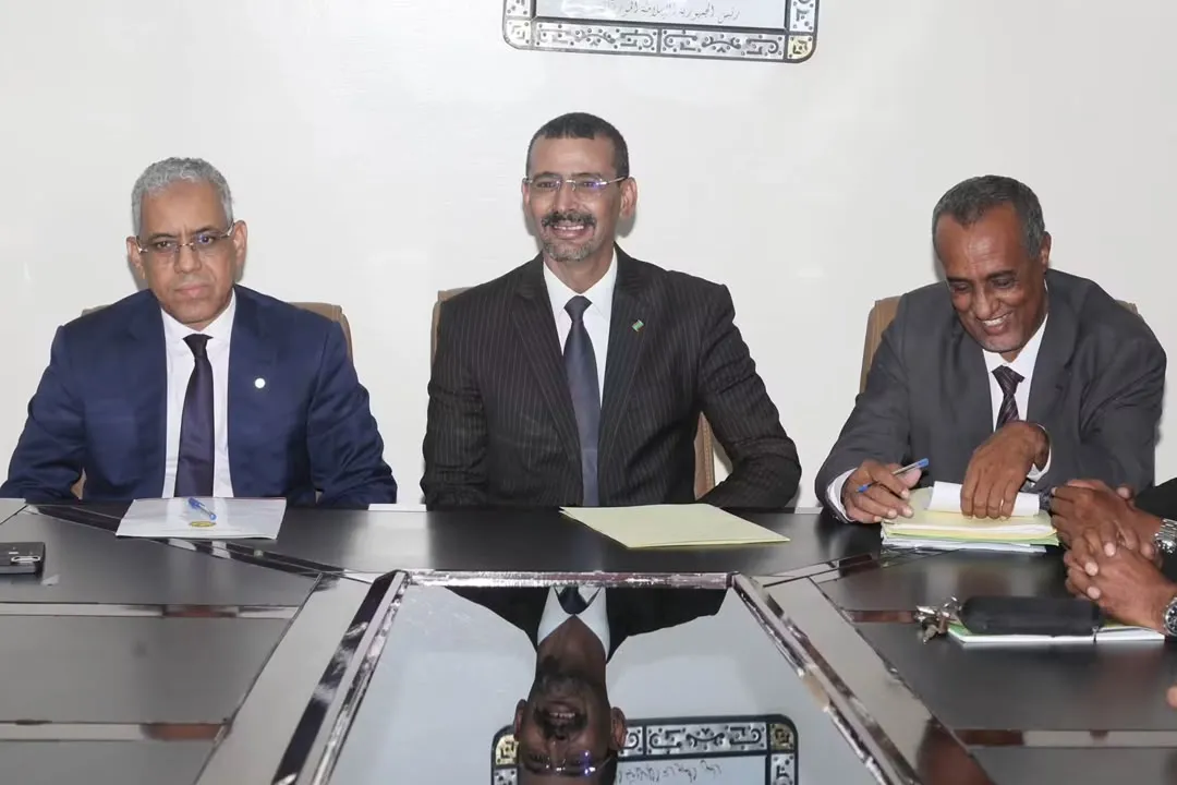 وزير الثقافة يتسلم مهامه من سلفه وينوه بأدائه