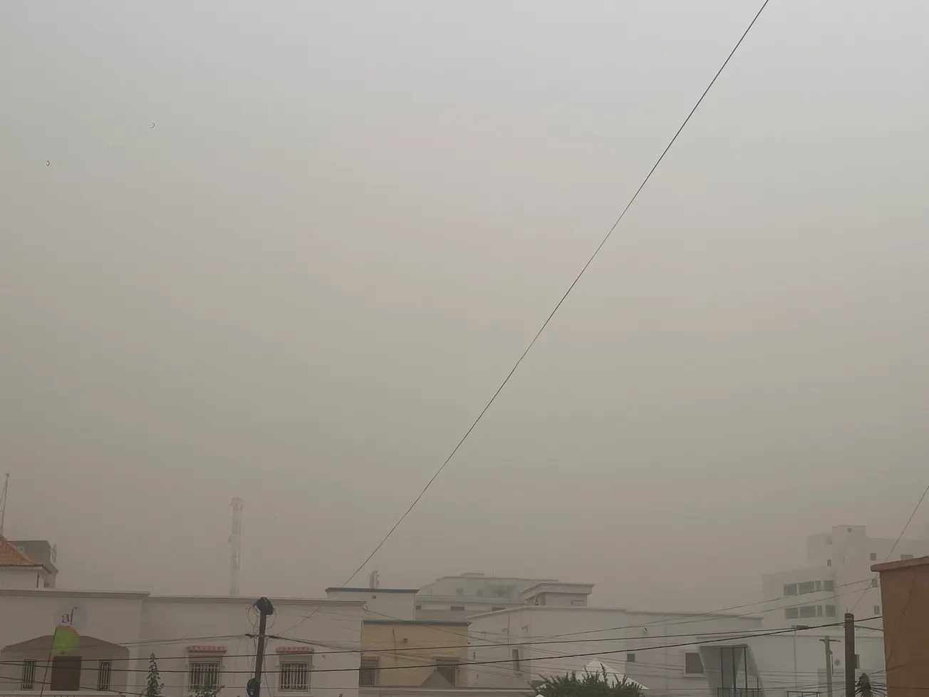 غبار محمل بالأتربة يؤثر على الرؤية في العاصمة نواكشوط ومحيطها