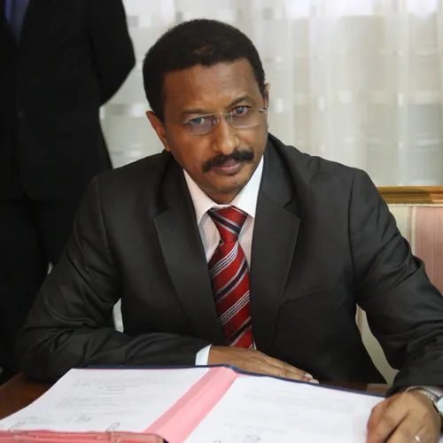 وزير التهذيب يعد بحل مشاكل أساتذة نواذيبو