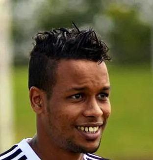 اللاعب بسام أهدي فرحة التأهل أمام السينغال فهل يكررها أمام موريش؟