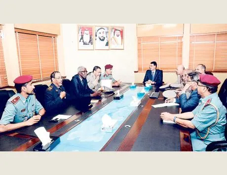 وزير الداخلية الموريتاني خلال اجتماعه مع عدد من المسؤولين الأمنيين ?