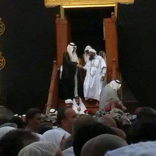 العلامة الشيخ محمد الحسن ولد الددو داخل الكعبة صباح اليوم