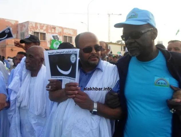 حمل رئيس حزب "تواصل" شعار حزب "التكتل"، فيما حمل رئيس حزب &quo