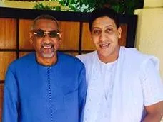 صورة تجمع أحمد مع أخيه المصطفى، وقد نشرها مع تدوينته