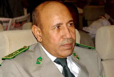 وزير الدفاع يجتمع بكبار قادة الجيوش