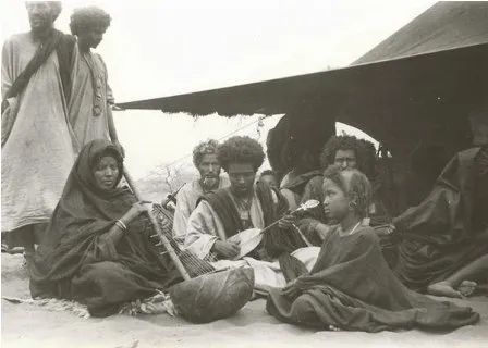 حفل موسيقى شعبية في ساحة المتحف الوطني