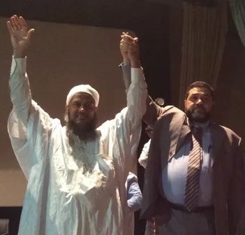 القيادي بحماس أسامة حمدان والشيخ محمد الحسن ولد الددو (الأخبار)