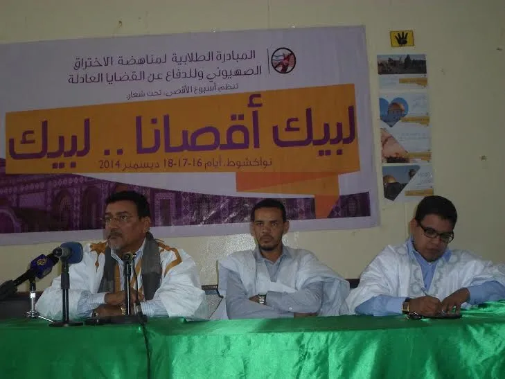 من اليمين؛ الإعلامي الموريتاني أحمد ولد الوديعة، رئيس المبادرة الطل
