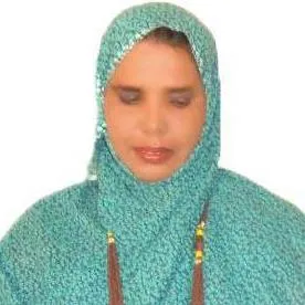 الشاعرة ليلي شغالي أحمد محمود رئيسة المهرجان