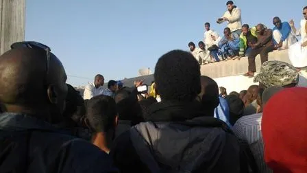 وقفة لعمال "اسنيم" في انواذيبو أمام مقر مناديب العمال