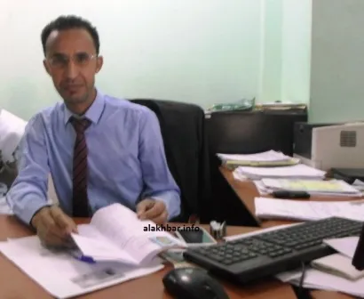 المختار يحي سيد محمد رئيس مركز استقبال المواطنين في الزويرات خلال حد
