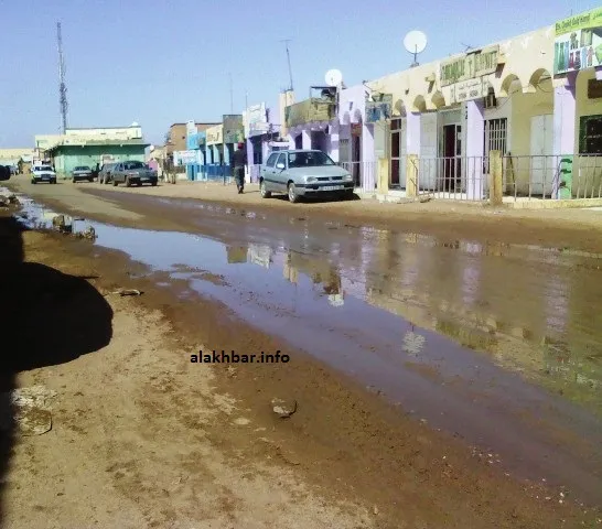 شارع كلب الغين أبرز شوارع مدينة الزويرات وقد غرق في مياه الصرف الصحي 