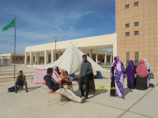 الطلاب ضربوا خيمتهم، وفتحوا باب التبرع من أجل استكمال لوازم إضرابهم 