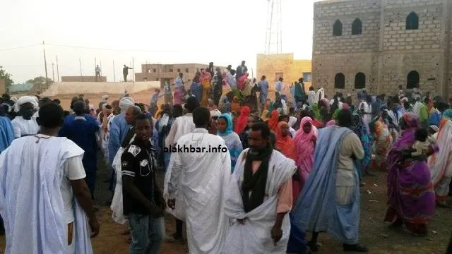 الشرطة وهي تفرق الجماهير بالقوة من محيط إقامة ولد عبد العزيز في مدين?