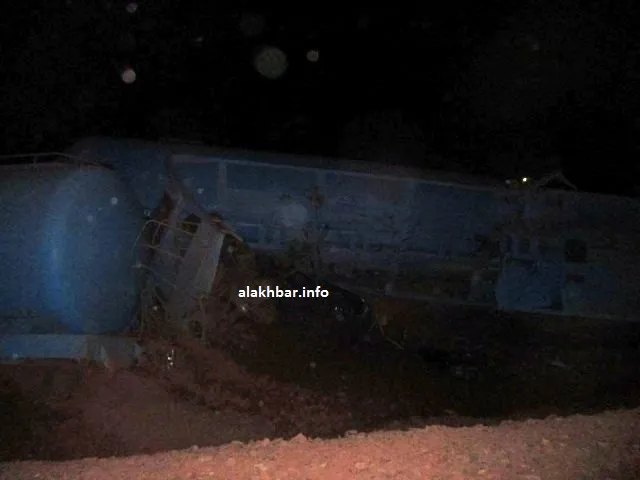 الصهاريج المنقلبة جراء خروج القطار عن سكته مساء اليوم (الأخبار)