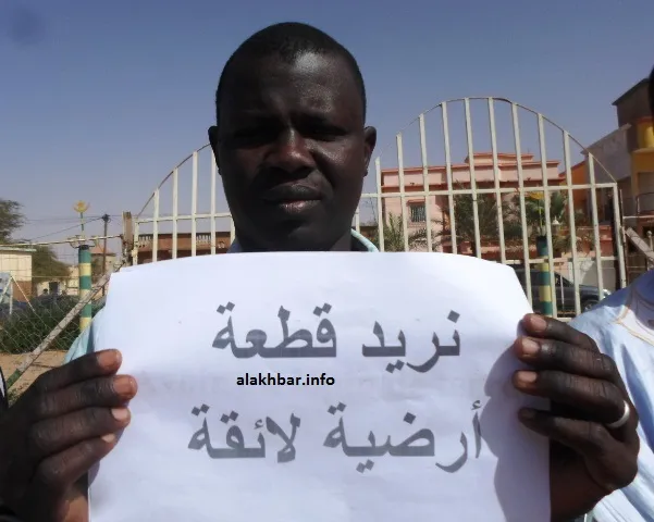 وقفة احتجاجية للمعلمين أمام مباني الولاية بالزويرات