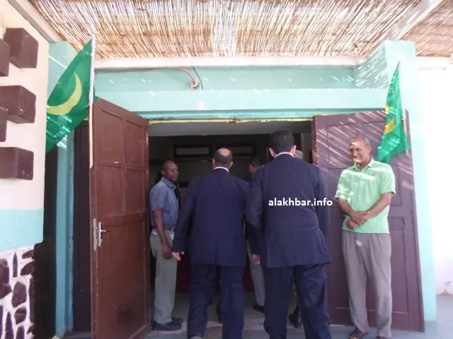 وزير الطاقة والمعادن محمد سالم ولد البشير رفقة مدير الشركة ووالي تير