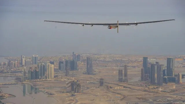 سولار إمبلس2خلال طيران تجريبي في فبراير الماضي(رويترز(