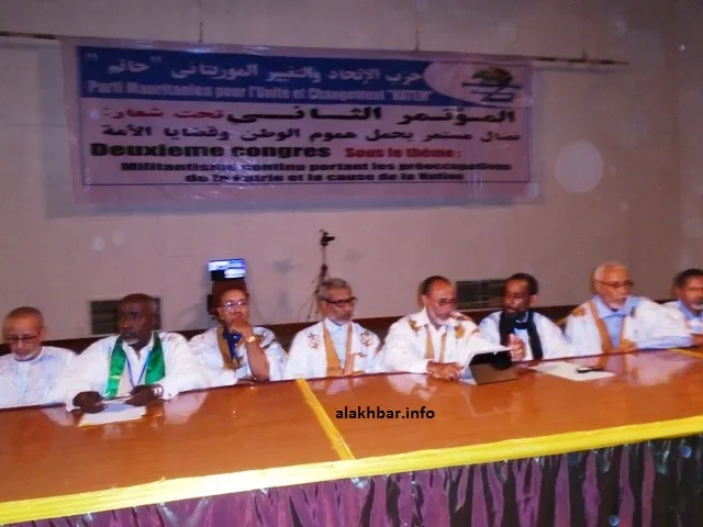 قادة الحزب على المنصة الرسمية للحفل مساء اليوم (الأخبار)