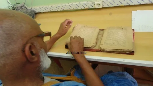 قسم المخطوطات يؤرشف سنويا الآلاف من نوادر المخطوطات والوثائق المهمة
