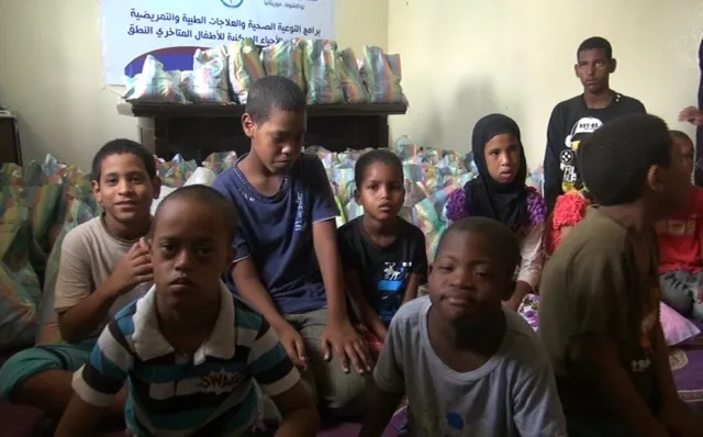 بعض الأطفال المستفيدين من الطرود الرمضانية الموزعة من منظمة "لبيك