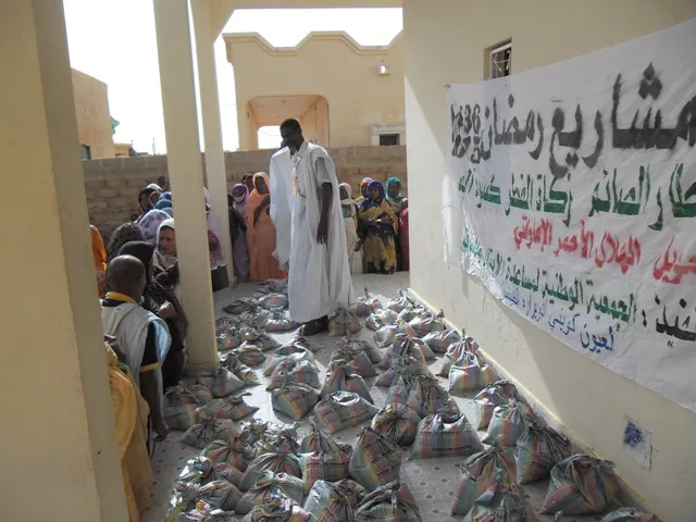 جمعية توزع مساعدات على معاقين وأيتام بالحوض الغربي