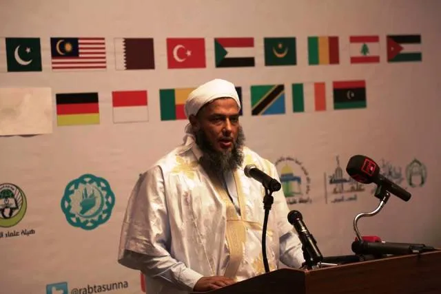 العلامة الشيخ محمد الحسن ولد الددو خلال كلمته في المؤتمر اليوم في مد?