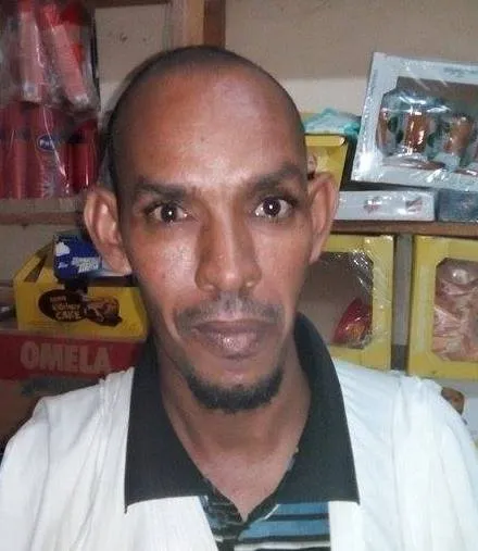 المؤذن محمد فال ولد محمد محمود بعيد تعرضه للاعتداء قرب مسجده في تفزغ 