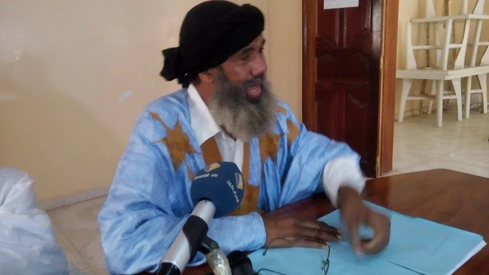 أبو بكر ولد الطالب عيسى وهو يتحدث ـ باكيا ـ أثناء المؤتمر الصحفي بالع