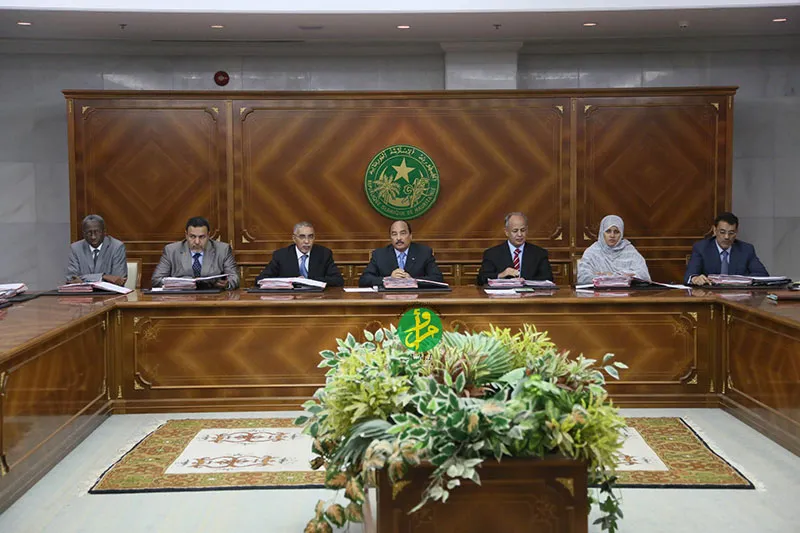 الحكومة الموريتانية خلال اجتماعها الاستثنائي والذي أقرت فيه تأجيل ت