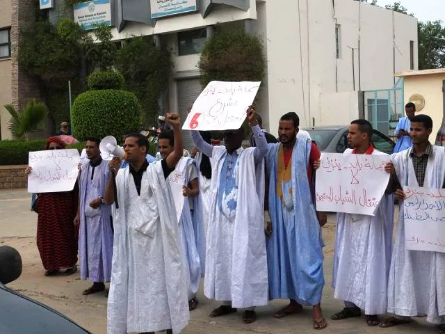 جانب من وقفة مبادرة "بلد ينزف" صباح اليوم أمام وزارة الصحة