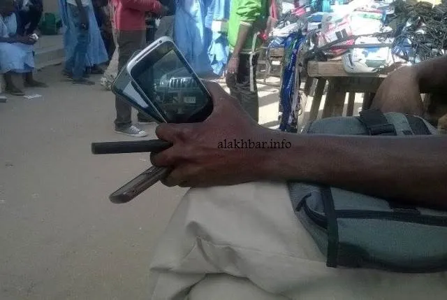 أحد "الملاحة" جالسا في لحظات استراحة ـ الأخبار