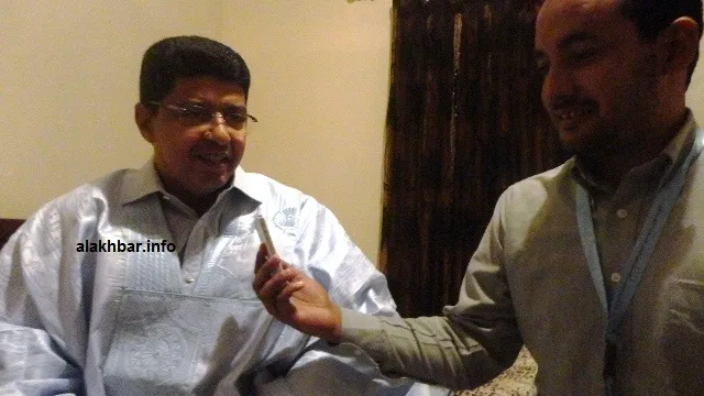 رئيس الحزب الحاكم سيد محمد ولد محم خلال حديثه لبعثة وكالة الأخبار إل?