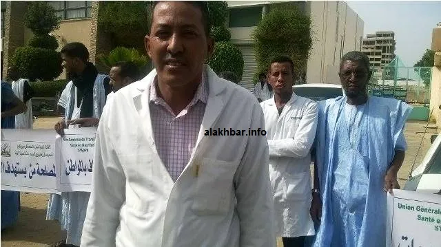 جانب من التظاهرة الاحتجاجية صباح اليوم أمام وزارة الصحة (الأخبار)